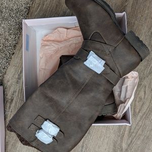 Brown flat boots